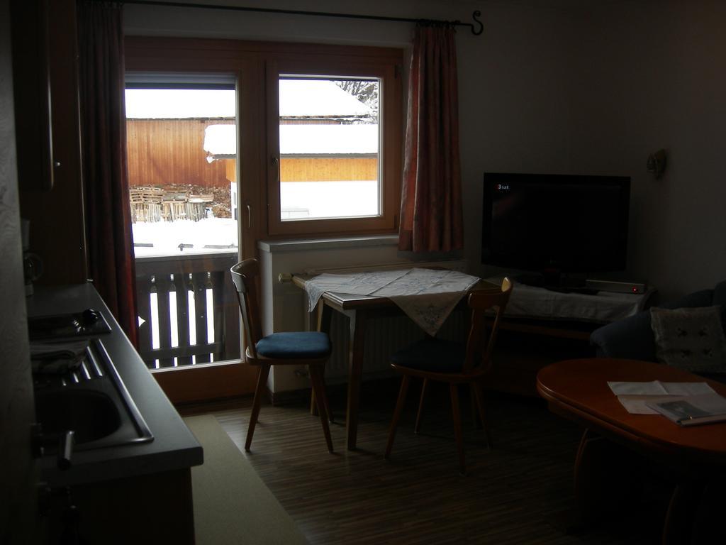 Haus Mooshof Apartman Lermoos Szoba fotó